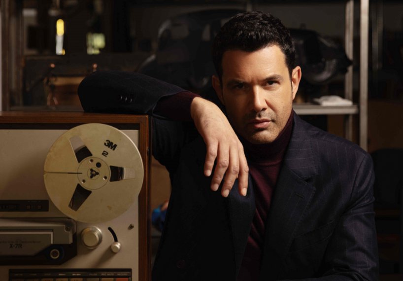 KEREMCEM'DEN SEVENLERİNE 20. YIL SÜRPRİZİ